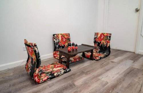 Gold Coast 2BR Suite Near Oak Street - Photo 16