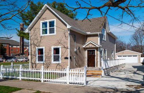 Hot Tub N64 Mins to Downtown Sleeps 8 - Foto 45