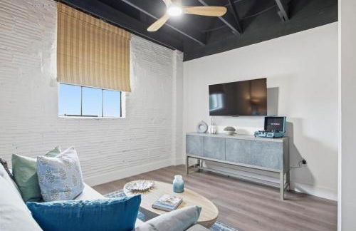 Memory - Adorable 1 BR Apt with Heated Pool - Photo 16