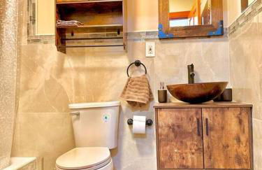 Chic Chalet River Views & Access - Foto 35