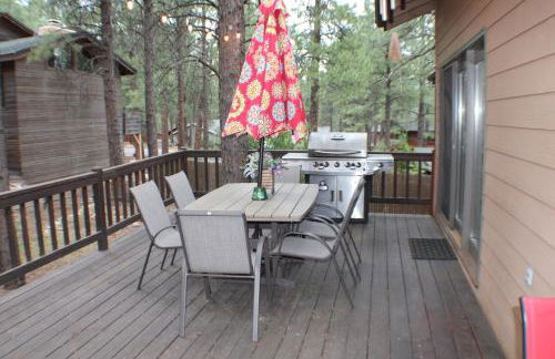 Kathys Cabin, King Bed, Hot Tub, Near-NAU & Downtown attractions, Perfect Year-Round Mountain Getaway - Photo 40