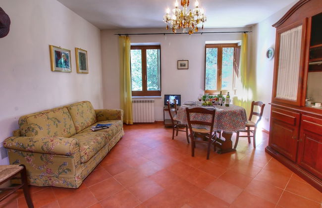 Stunning Farmhouse with Swimming Pool & Hot Tub in Umbria - Photo 22