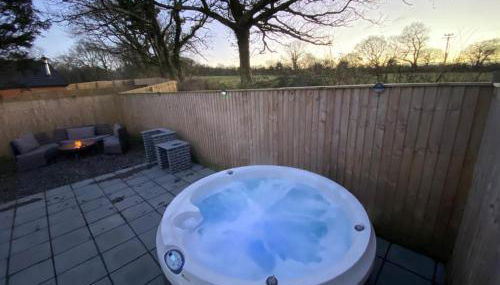 Acorn Cottage - Photo 2