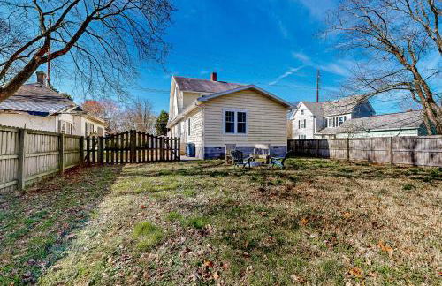 Yard, Porch and Fire Pit! Century-Old Hebron Escape - Foto 30