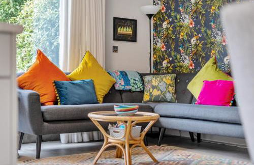 Spacious Family Oasis Explore with Ease - Pass the Keys - Photo 1