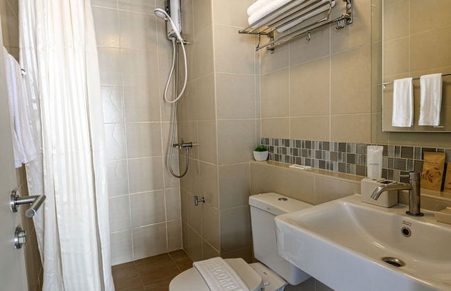 First Choice Suites - Photo 34