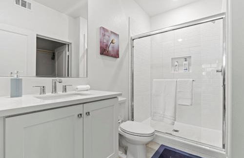 Beautiful Irvine Grand Park Community Cozy and Comfortable Home - Photo 13