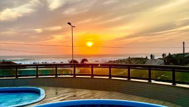 Apartamento Com VISTA PARA O MAR, Com Estacionamento, Portaria 24h, Cozinha Completa, Ar Condicionado, Wi-Fi 120mbps, Smartv e Piscina - Foto 4