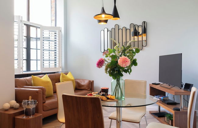 Elliot Oliver - Stylish 2 Bedroom Town Centre Apartment - Photo 14