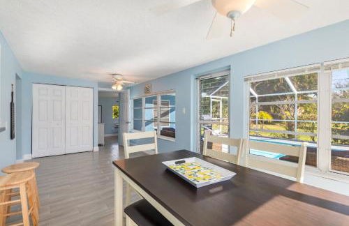 Relaxing 4 bedroom home with Pool - Photo 16