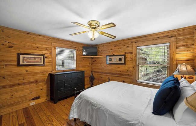 Lakeside Lodge by Avantstay Hot Tub + Dock - Foto 22