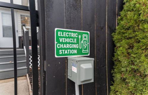 Two Dulles homes 1 price sleeps 16 w-EV parking - Foto 57