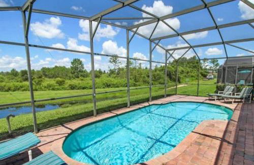 Serene 4-Bedroom Lakeview Retreat with South-Facing Pool & Sun-Drenched Outdoor Living - Foto 17
