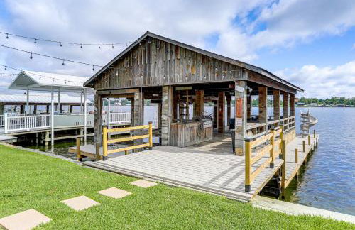 Lakefront Oscar Home with Game Room and Boat Dock! - Foto 32