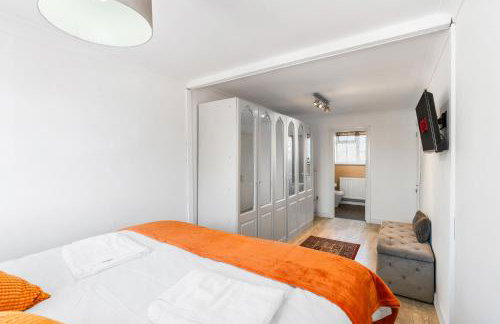 6 bedroom home for contractors and families - Photo 3