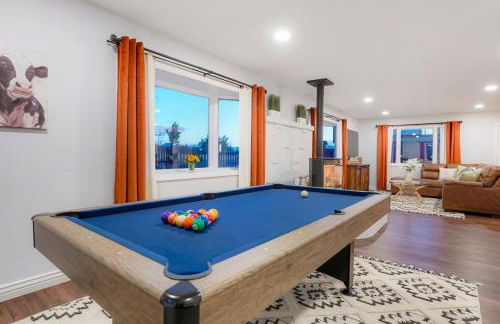 One of a Kind Home with HOT TUB Pool Table and Fire Pit 4 Miles to DT - Foto 5