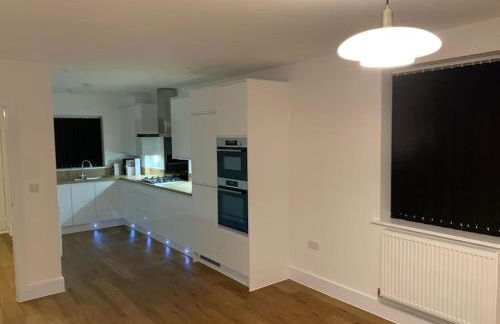 Spacious Entire 4 Bed House With 2 Free Parking Bays Early Check-in Late Check- Out Allowed - Foto 34