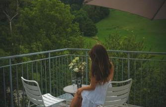 Freistehendes Ferienhaus mit Kamin, Sauna, atemberaubenden Blick ins Tal, mehrere Terrassen, 1500qm Grundstück 1,6m hoch eingezäunt - Foto 29