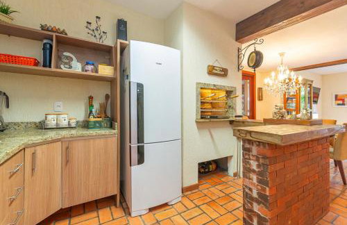 Linda casa em Canela - Jardim, Lareira e Conforto! - Foto 37