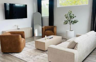 Luxurious Hidden Gem - Downtown Access - Balcony - Foto 9