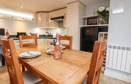 Inglewood Court - Photo 11