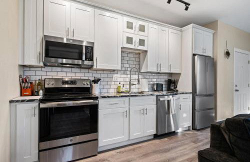 Cozy King Bed Suite with Free Parking - Foto 5