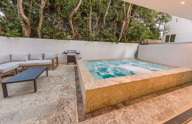 Dream Beverly Hills Mansion W. Pool - Photo 21