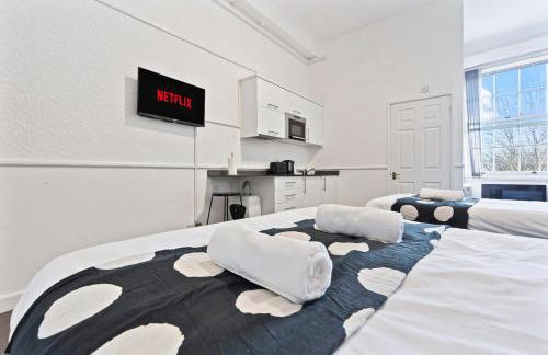 Central Dudley Stay-Sleeps 3, Kitchen&Free Parking - Photo 6
