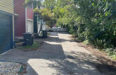 3BR Downtown with Private Garage-Walk to Mass Ave-Family Friendly - Foto 29