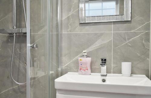 Uxbridge Studio – Private Driveway Parking - Foto 2