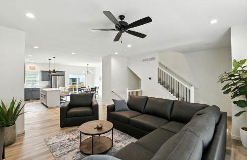 Modern Townhome Retreat in Prime Location townhouse - Photo 6
