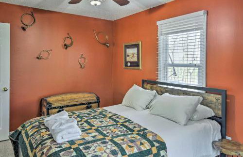 Blue Ridge Retreat with Mountain Views and Deck - Foto 17