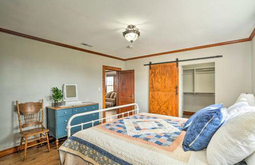 Secluded Bonanza Home with Antique Furnishings - Foto 15