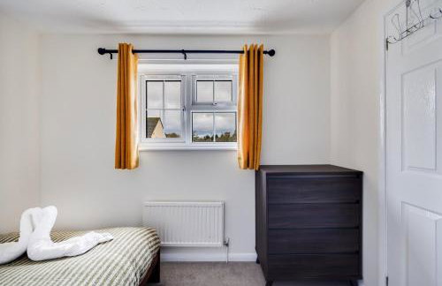 Winslow House - Walking Distance to the High Street - Driveway Parking, Fast WiFi, Smart TV and Self-Check-In by Yoko Property - Foto 9