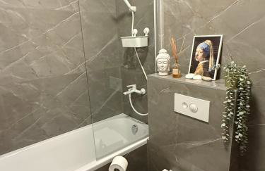 Lake Garden - Cozy Two-Bedroom Apartment with flexible Check-In, Terrace, and Netflix - Foto 12