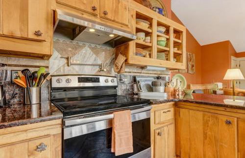 Pinetop Cabin Hot Tub BBQ Arcade Scenic Escape - Foto 18