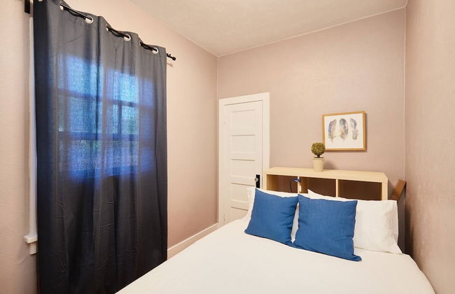 2BR Olympic Center Downtown - Photo 8