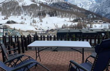 Bilocale con terrazzo e vista spettacolare sui monti - Photo 3