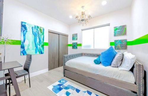 B- InstaWorthy & Family-Friendly NoHo Gem- Near Universal & Hollywood with Parking, Games, and Hot Tub - Foto 16