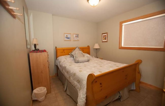 Creekview Court by Apex Accommodations - Photo 2