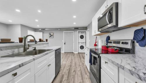 Bright 2BR Condo Near Restaurants and Entertainment - Foto 2