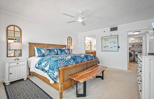 Luxury direct oceanfront corner penthouse with heated pool and garage parking - Foto 26