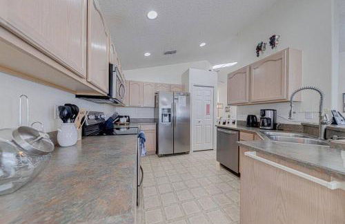 545 -Beautiful 4 Bed Home with Sparkling Pool and Games Room - Foto 16