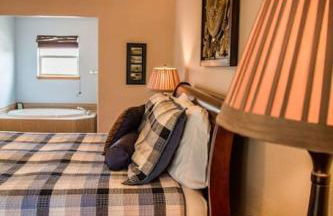 Twin Owls Lodge, Great for families Master bedroom, Loft, full kitchen, Dogs OK - Foto 23