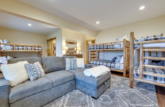 Pocono Paradise by Avantstay Lakeside Retreat, Hot Tub, Game Room, Near Beach - Foto 9