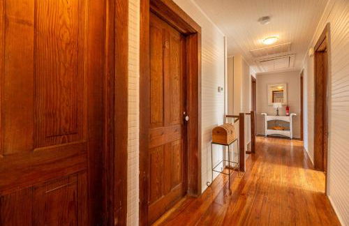 Sawyers Lodge - Historic Soundfront Home, Pool, Hot Tub, Boat Launch, Kayaks, Pets OK, Flex Stays - Foto 60