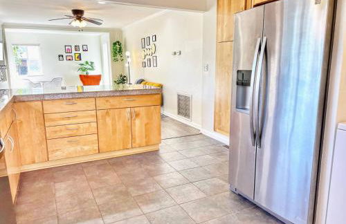 Groovy Getaway Retro Vibes in North Park, SD - Foto 6