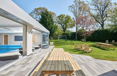 Cheltenham's Most Luxurious House - Beautiful Hot Tub & Indoor Pool - Photo 16