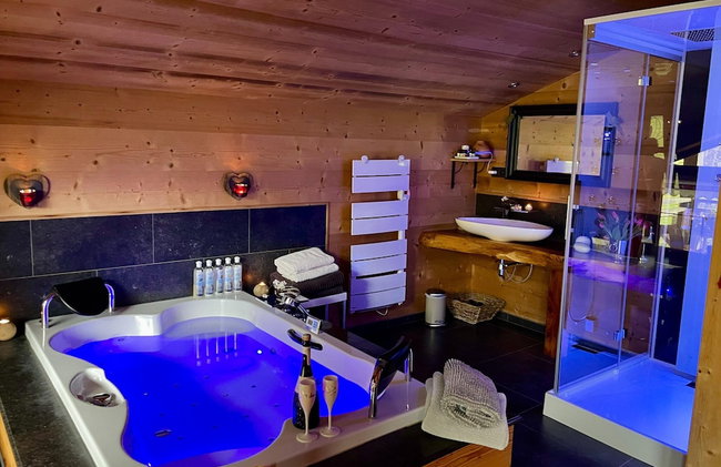 Romantic Villa With Spa - Photo 23