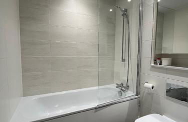 Modern 2bed Apartment in Birmingham City Centre 2 mins from Train Station with Free Parking and WiFi - Foto 33